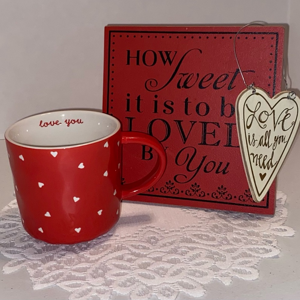 3-piece Valentine’s Day Decor Set